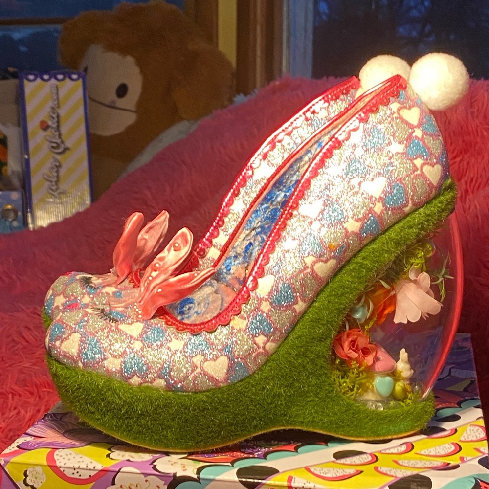 RARE Irregular Choice “Hop 2 It!” Bunny wedges,clear globe heel w/spring scene,9 - Picture 6 of 16